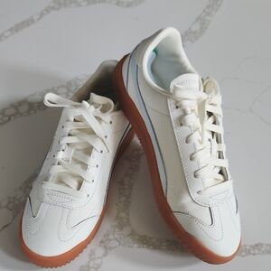 Puma Sneakers Size 8 Blue And Cream Like New